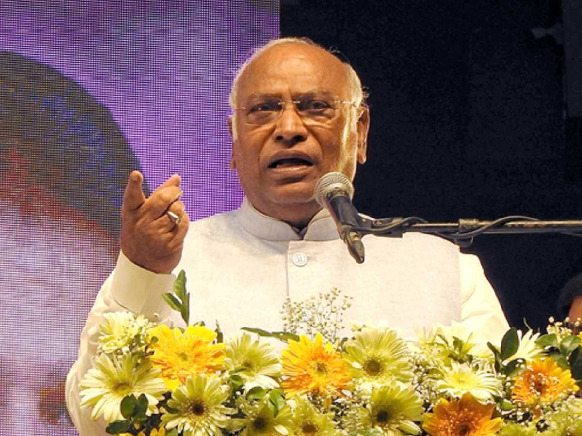 कांग्रेस अध्यक्ष मल्लिकार्जुन खड़गे की मंगलवार को सागर में जनसभा कांग्रेस अध्यक्ष मल्लिकार्जुन खड़गे की मंगलवार को सागर में जनसभा